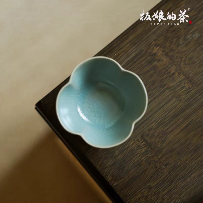 Xiaozhuozhai Handcrafted Ru Kiln – Sky - Blue Crackled Begonia - Shaped Stemmed Master Cup (65ml) - Five Roots Tea